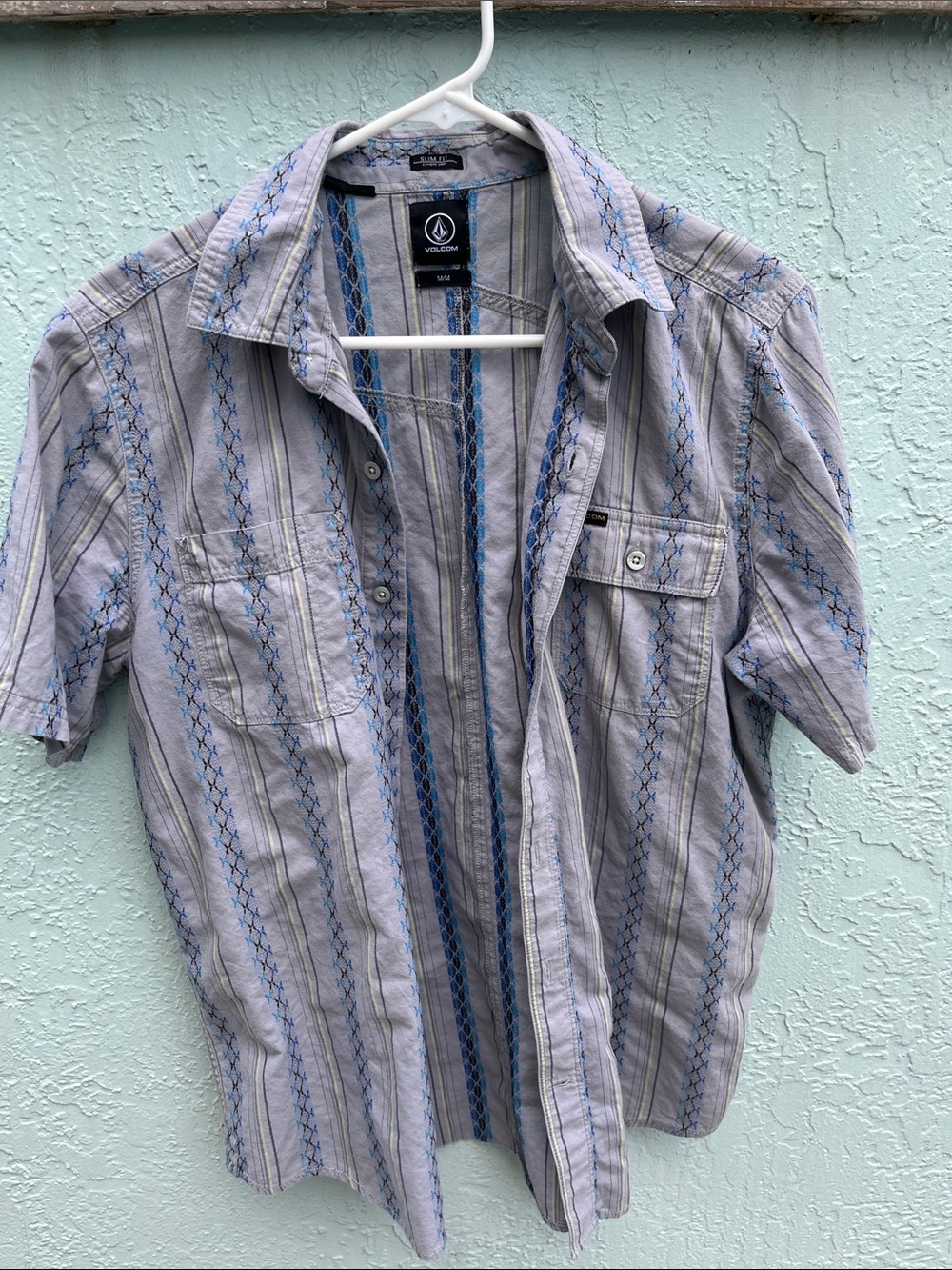 Volcom Men’s Short Sleeve Button-Down Shirt in Light Gray with Blue Stripes